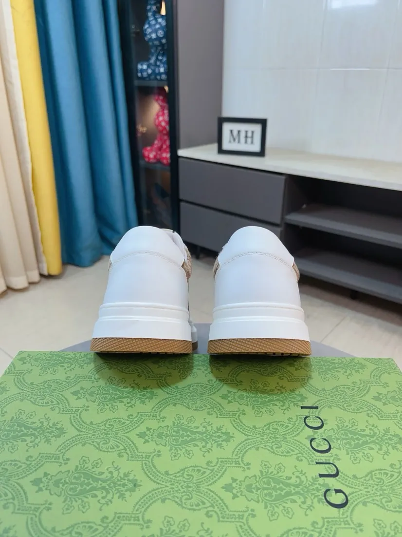 Men's shoes 💰420🌹🌹[GUCCI] Gucci's new lace-up casual men's shoes are on the market first, and the materials and workmanship are superior to all versions on the market. The highest quality shipped first-layer cowhide with imported original perforated materials➕genuine leather lining, privately molded soft outsole, high foot comfort, imported special materials highlight the brand's unique charm, high-end customization 38-44